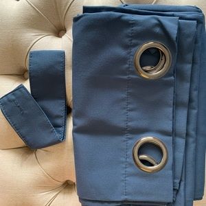 Pottery Barn Accents - Pottery Barn Sunbrella Grommet Drape Panel (1) Pottery Barn Accents - Pottery Barn Sunbrella Grommet Drape Panel (1)
